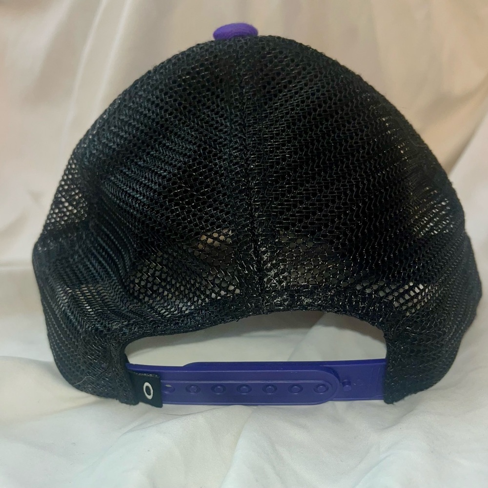Oakley  snap back hat - Picture 4 of 4